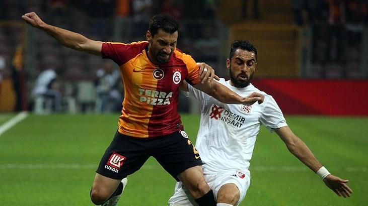 Goller Şener'in kanadından!