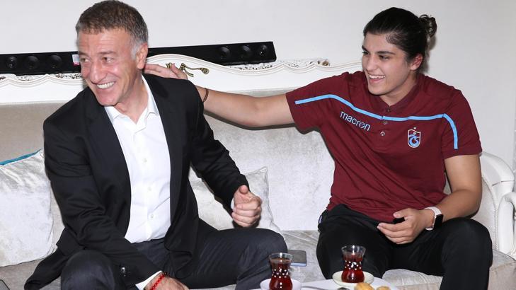 Ahmet Ağaoğlu'ndan Busenaz Sürmeneli'ye ziyaret