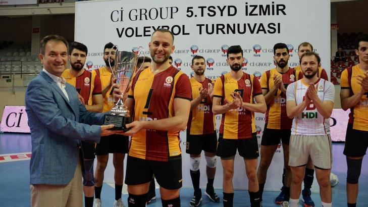 Voleybolda TSYD İzmir kupası Galatasaray HDI Sigorta'nın