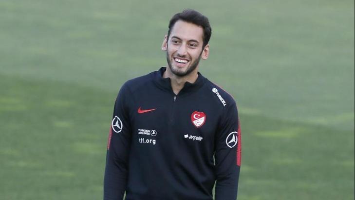 ŞOK! Hakan Çalhanoğlu'nun üstü çizildi!