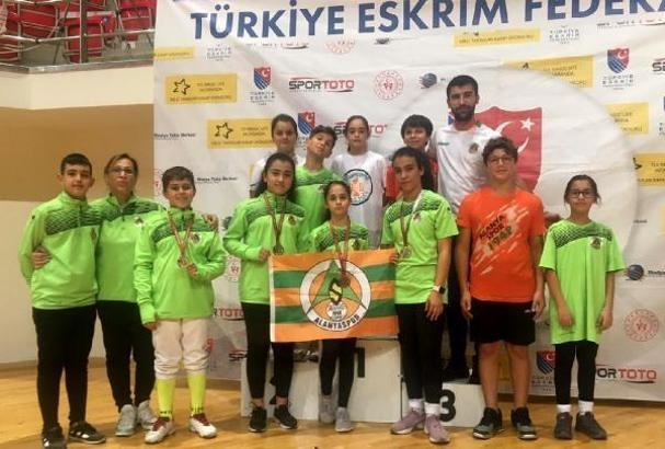 Alanyasporlu sporculardan 5 madalya