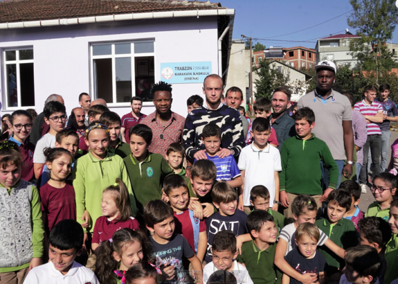 Doğan Erdoğan ve Ogenyi Onazi kütüphane açılışına katıldı