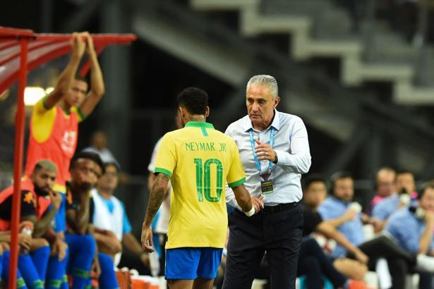 Neymar 1 ay sahalardan uzak kalacak
