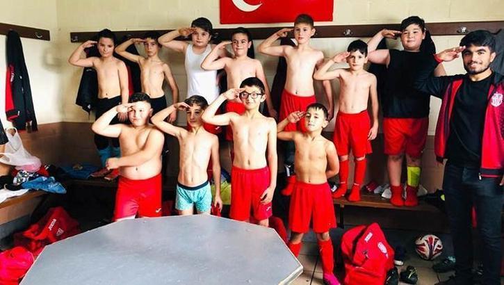 Belçika'da skandal! 9 yaşındaki çocuklara 'asker selamı' soruşturması!