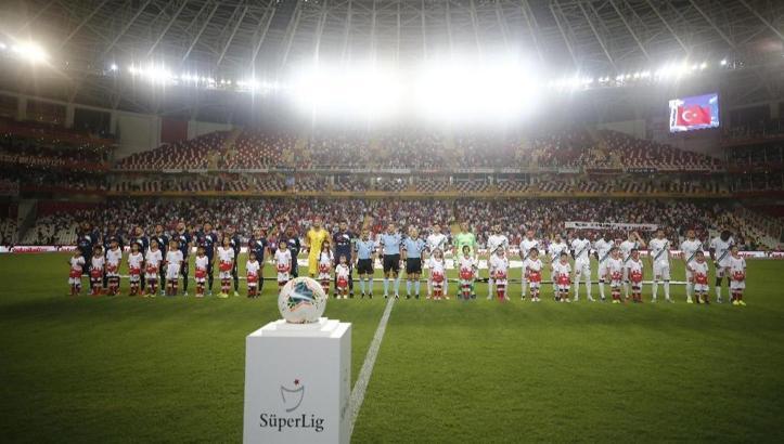 Antalya Stadyumu'nun kapasitesi düşüyor