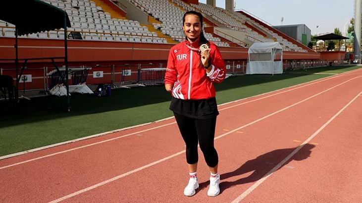 Türkiye'nin ilk engelli triatleti olimpiyatlara gitmek istiyor