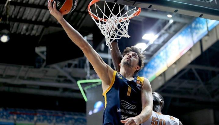 Khimki'den tarihi serbest atış performansı