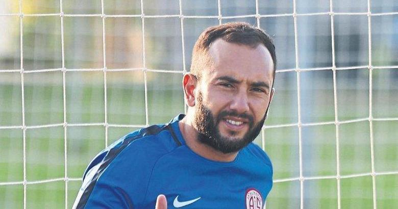 Olcan Adın futbolu bıraktığını açıkladı
