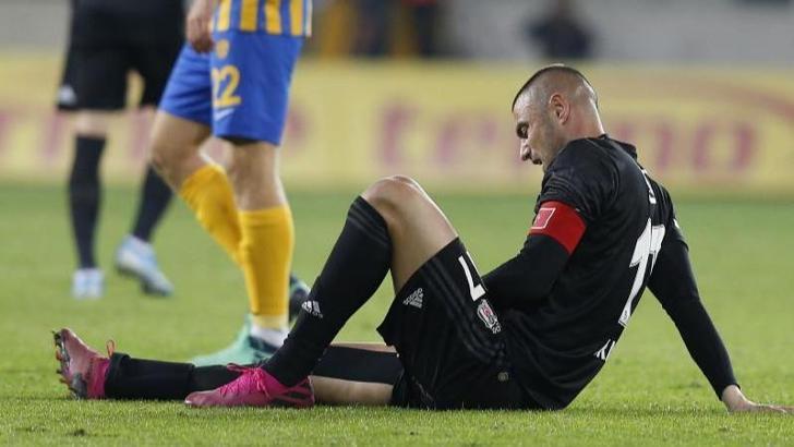 Beşiktaş'ta derbi öncesi Burak Yılmaz şoku!