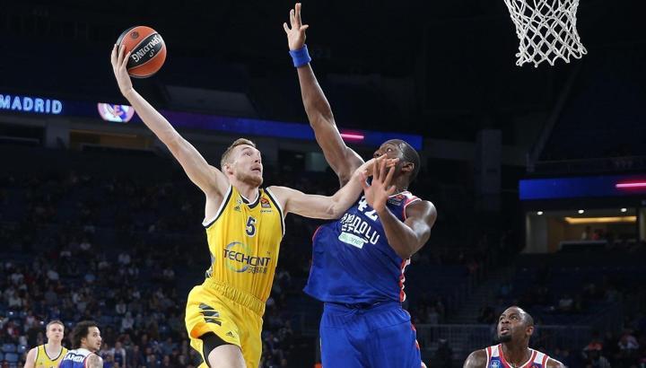Sezonun uzatmaya giden ilk maçı Anadolu Efes'ten