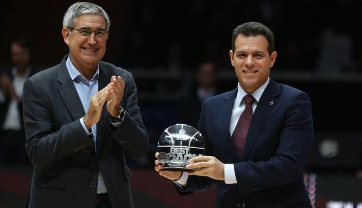 EuroLeague'de Yılın Koçu Dimitris Itoudis, ödülünü aldı