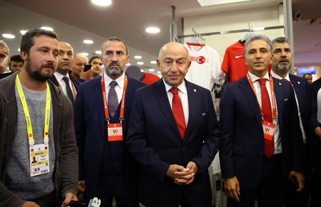 Nihat Özdemir'den Ali Koç'a teşekkür