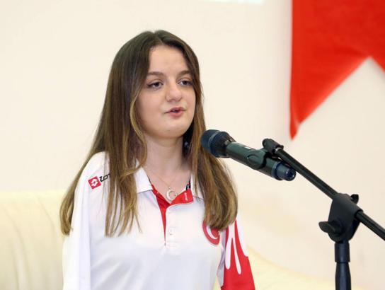 Hem yüzücü hem sanatçı