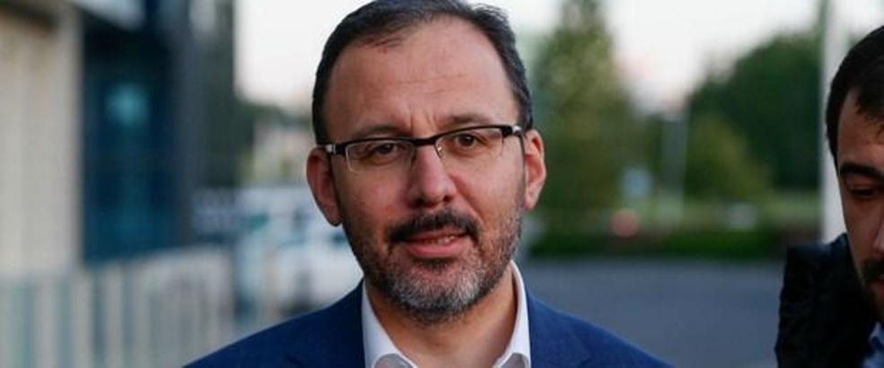 Bakan Kasapoğlu, şampiyon Eczacıbaşı VitrA'yı tebrik etti