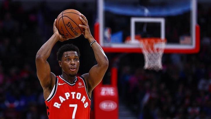 Lowry bir sene daha Toronto Raptors'ta