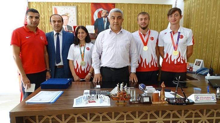 Başkan Çalışkan, şampiyon milli sporcuları ödüllendirdi