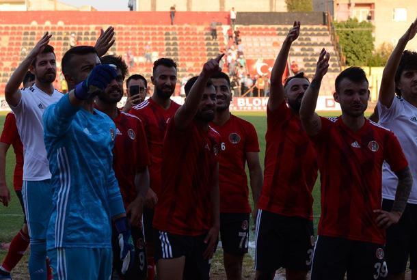 Turgutluspor liderliği bırakmayacak