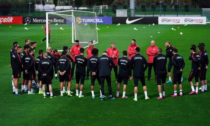 A Milli Futbol Takımı'ndan Mehmetçik'e destek