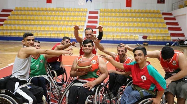Engeli, basketbol tutkusunun önüne geçemedi