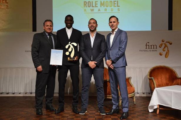 Demba Ba'ya anlamlı ödül