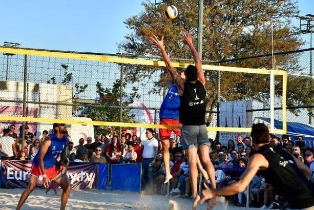 Plaj voleybolunda Türk ekipleri kazandı