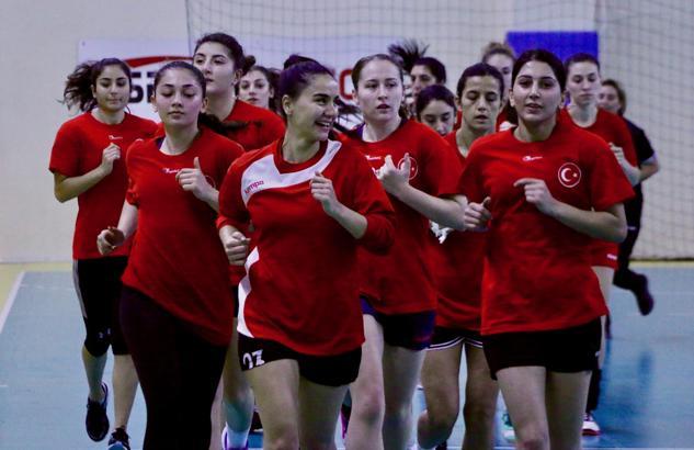 A Milli Kadın Hentbol Takımı'nda Hırvatistan maçı hazırlıkları başladı