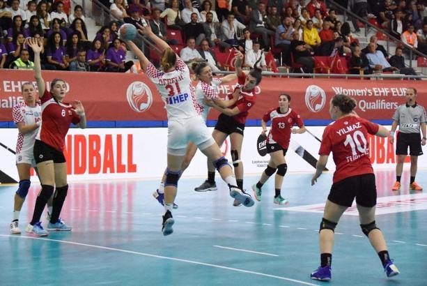 Hentbol Kadın Milli Takımı, Hırvatistan'a 30-21 yenildi
