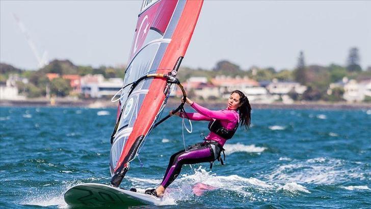 Milli sörfçü Dilara Uralp, olimpiyat vizesini aldı