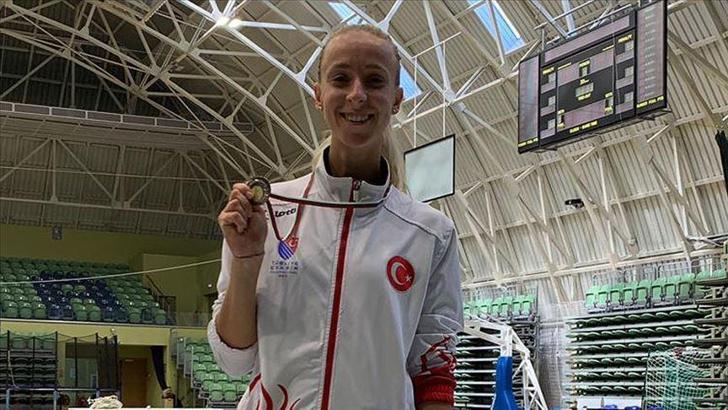 Eskrimde Iryna Shchukla bronz madalya