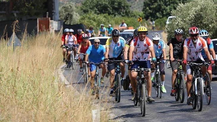 Bisikletçiler Gökçealan Üzüm Festivaline pedallıyor