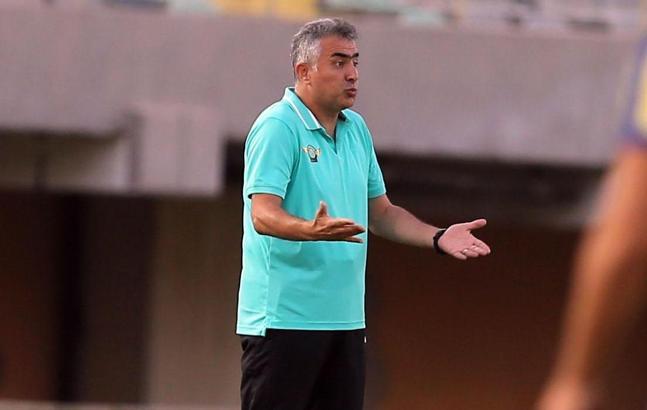 Akhisarspor'un hocası Mehmet Altıparmak kendinden emin