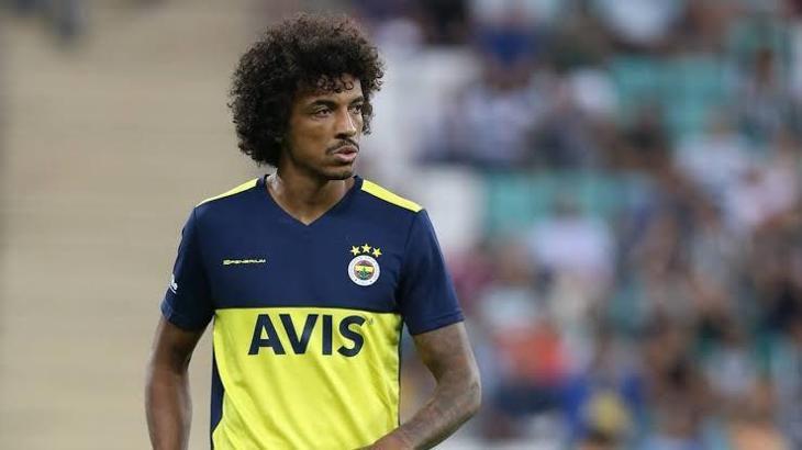 Luiz Gustavo sahne alıyor!