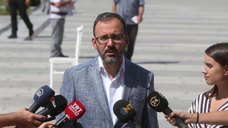 Bakan Kasapoğlu'ndan Yunanistan'daki ırkçı saldırıya kınama