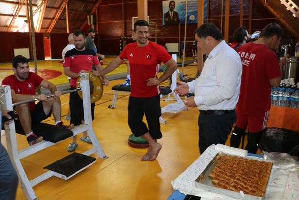 Milli güreşçilerin bayram mesaisi