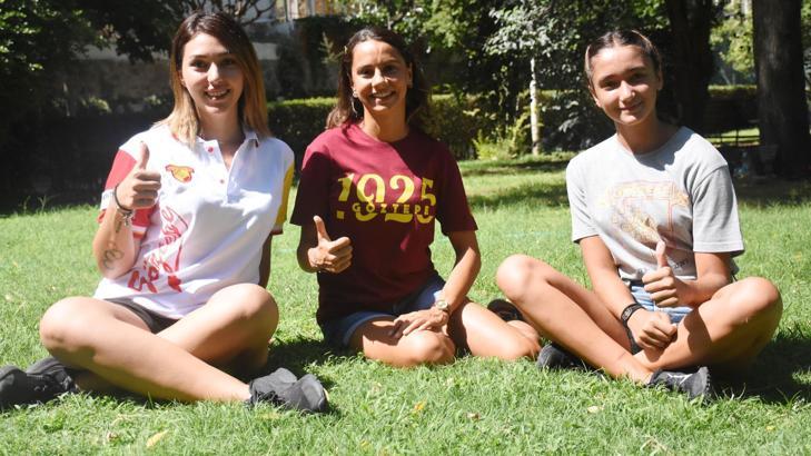 İzmir'in altın kızları Yasemin Ecem Anagöz, İpek Öztosun ve İpek Mercan Aydın