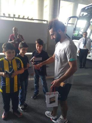 Muhammed Salah'a Emniyet Müdürü Çalışkan'ın çocuklarından 15 Temmuz kitabı