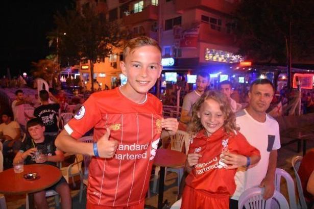 Marmaris'te İngiliz taraftarlar Liverpool'un zaferiyle coştu