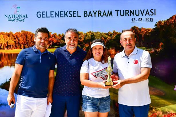 Dışişleri Bakanı Mevlüt Çavuşoğlu Antalya'da golf turnuvasına katıldı