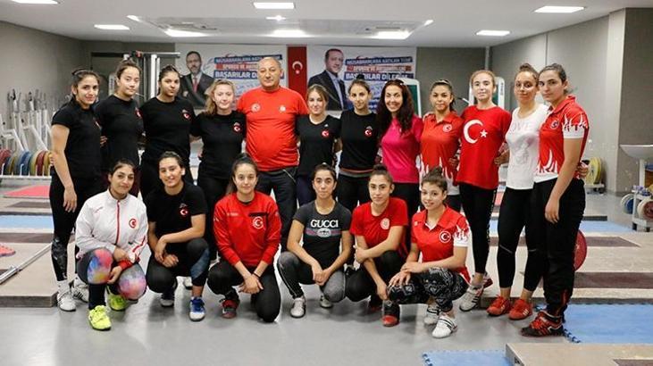 Avrupa Şampiyonası'nda Türkiye'yi temsil edebilmek için ter döküyorlar