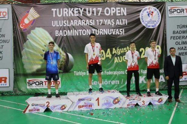 Türkiye badmintonda 5 kategoride şampiyon