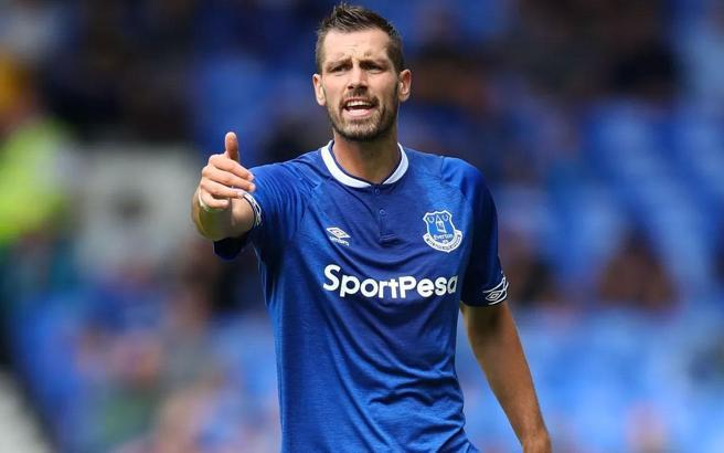 Schneiderlin aradan çıktı!