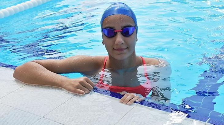 Rekortman yüzücü Meriç Demirtepe, Kumluca'da antrenman yapıyor