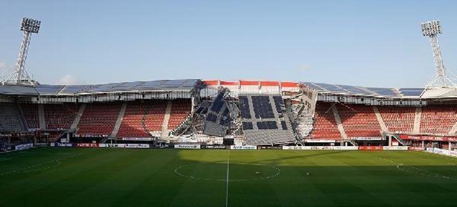 AZ Alkmaar'ın stadının çatısı çöktü