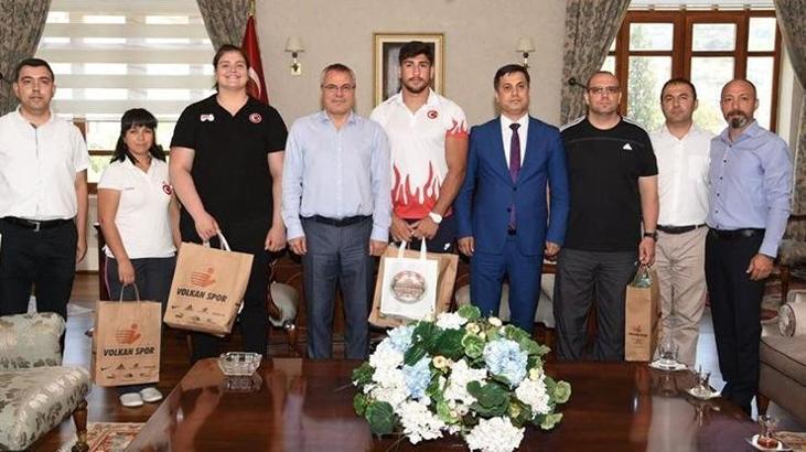 Milli judoculardan Vali Deniz'e ziyaret