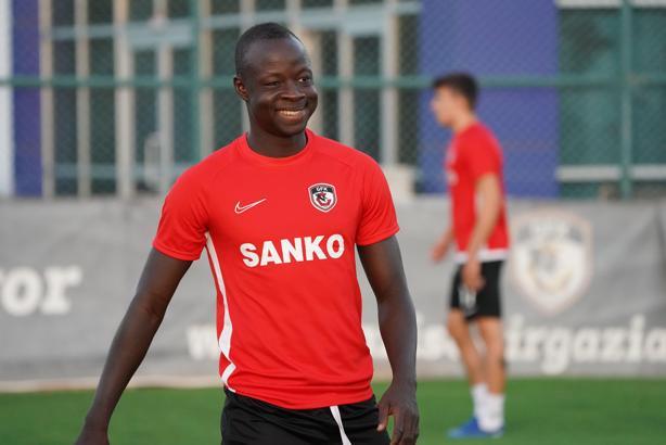 Gazişehir Gaziantep'te yeni transfer Raman Chibsah takıma katıldı
