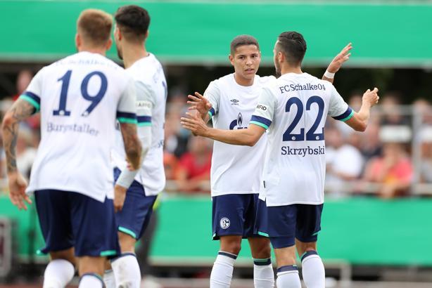 Schalke 04, zayıf rakibi karşısında zorlanmadı