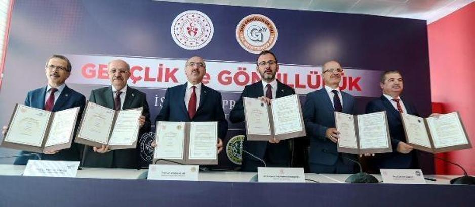 Bakan Kasapoğlu: Gençlerimizi zihinsel ve bedensel anlamda geliştirmek için çalışıyoruz