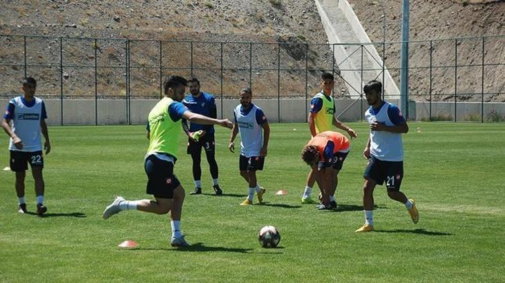 Elazığspor'un Erzurum kampı başladı
