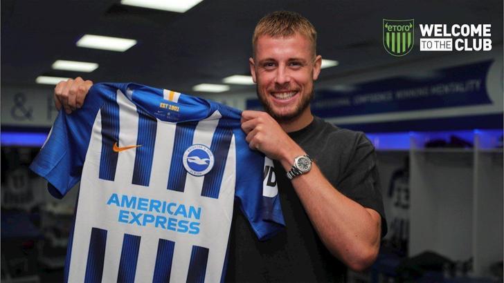 Brighton & Hove Albion'dan rekor transfer: Adam Webster