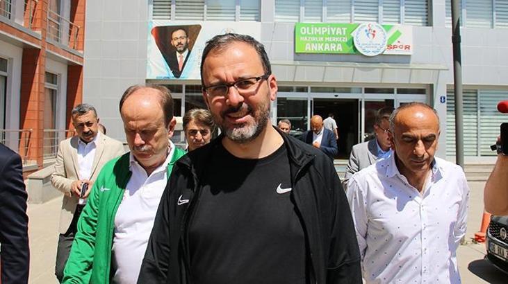Bakan Kasapoğlu'ndan Muaythai Milli Takımı'na tebrik mesajı